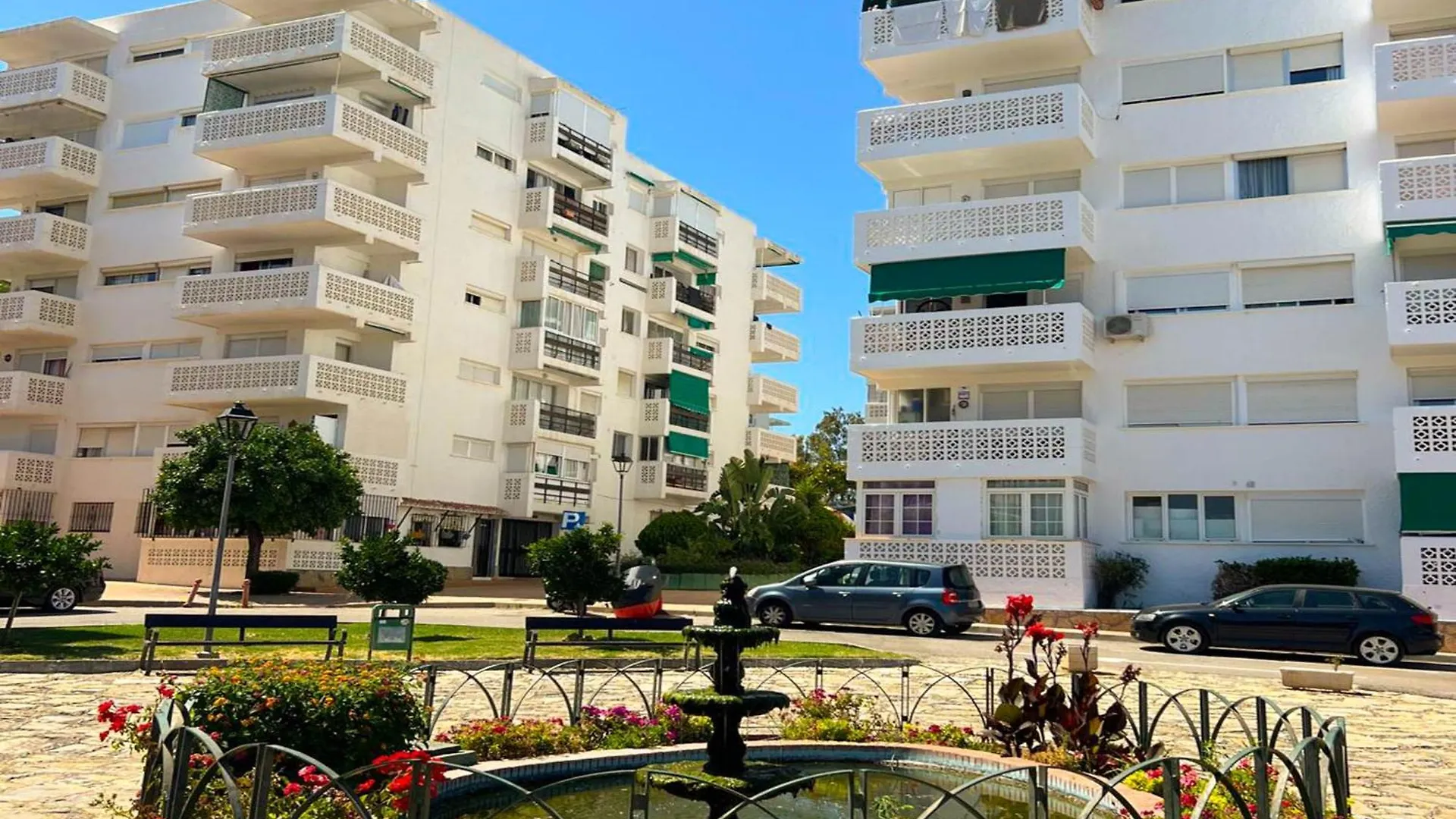 Sol & Beach Apt- Coastal Retreat By The Sea إِستيبونا 0*,  إسبانيا